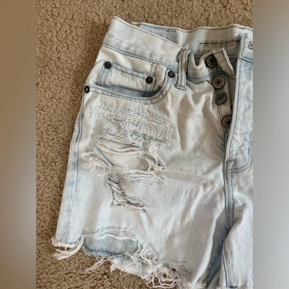 American Eagle Lightwash Size 2 Shorts - Picture 4 of 6